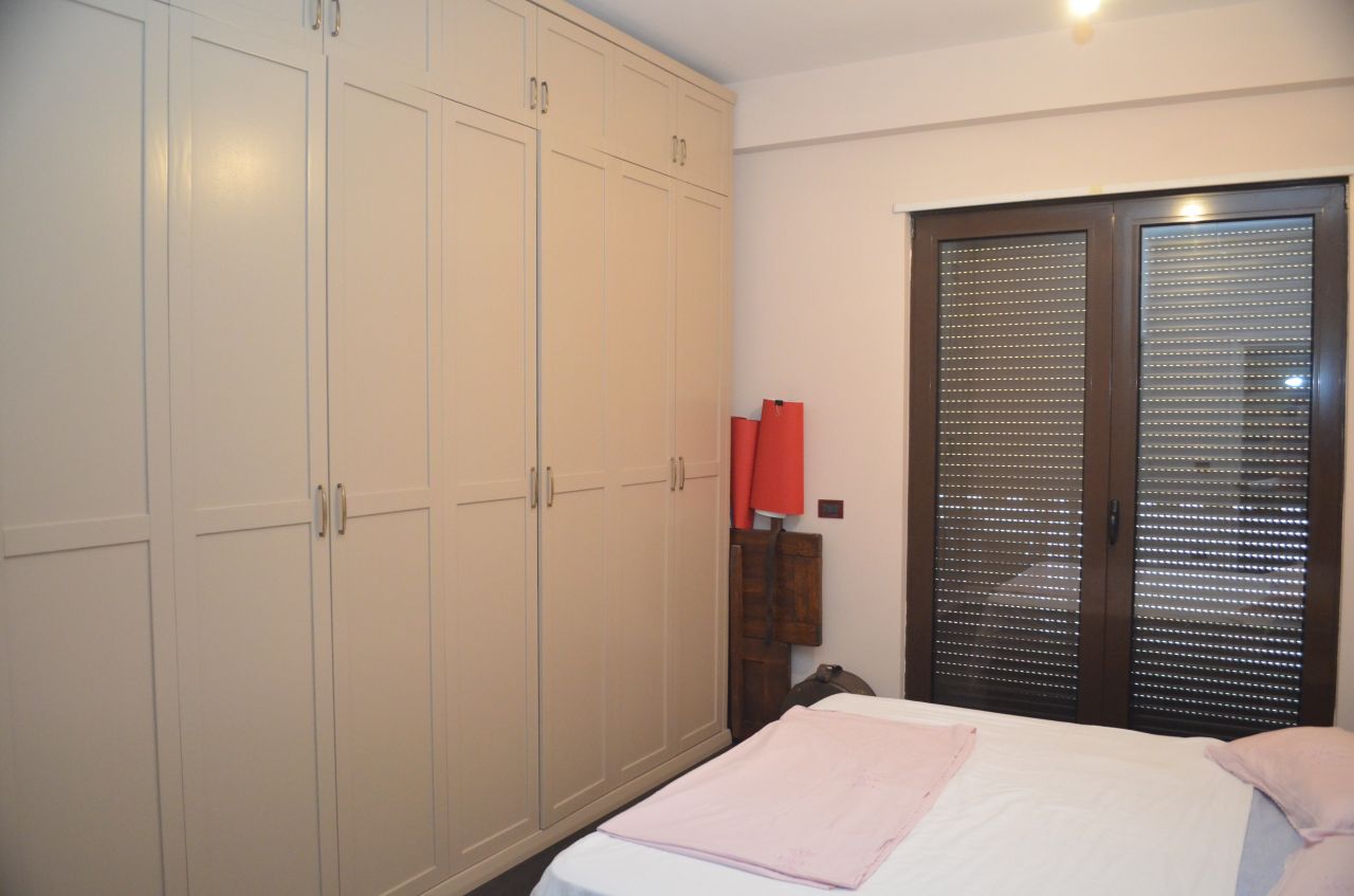 Appartamento a Tirana in Affitto con Due Camera da Letto