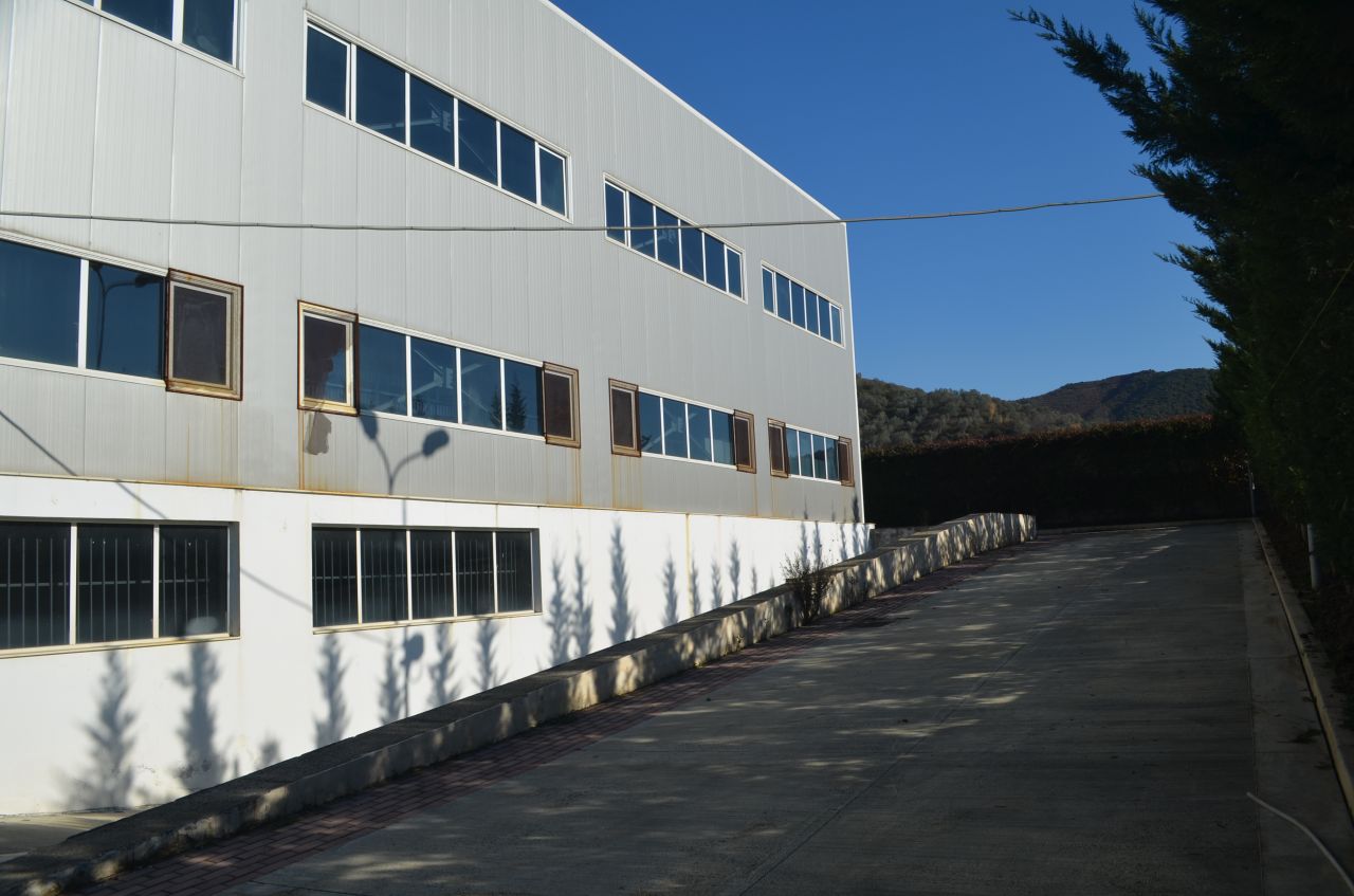 Warehouse for rent in the highway Tirana-Durres 