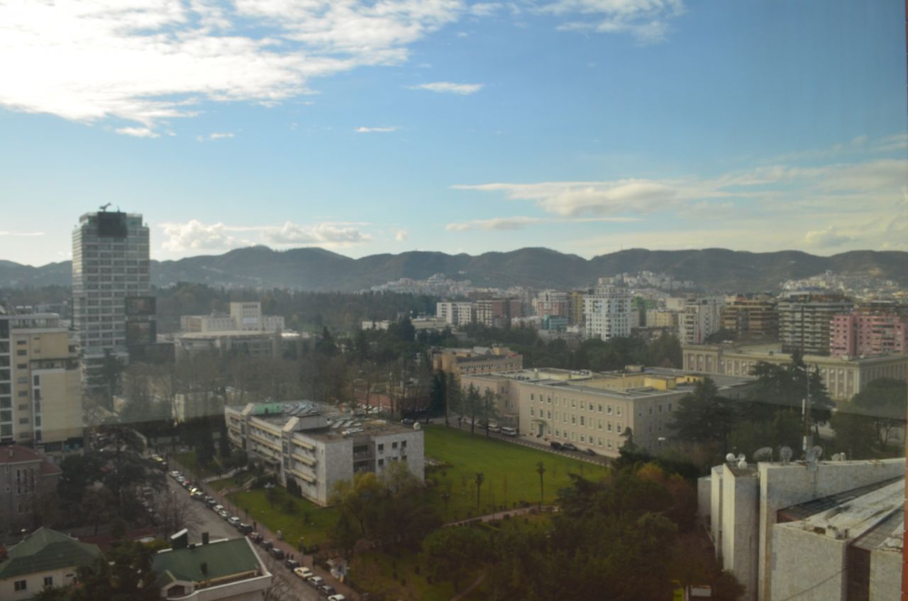 Ufficio in Affitto situato nel centro di Tirana, in un edificio commerciale e residenziale di altissima qualità.