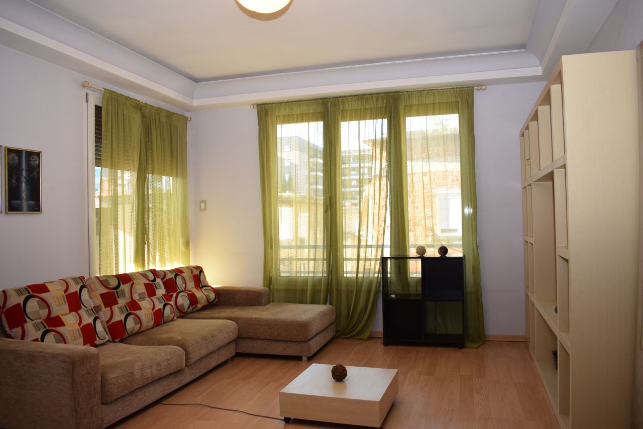 Kiadó lakás egy hálószoba tiranában belváros közelében mesterséges tó közelében