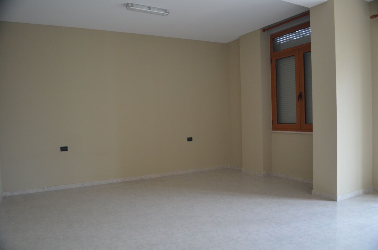Appartamento di due camere da letto in affitto a Tirana