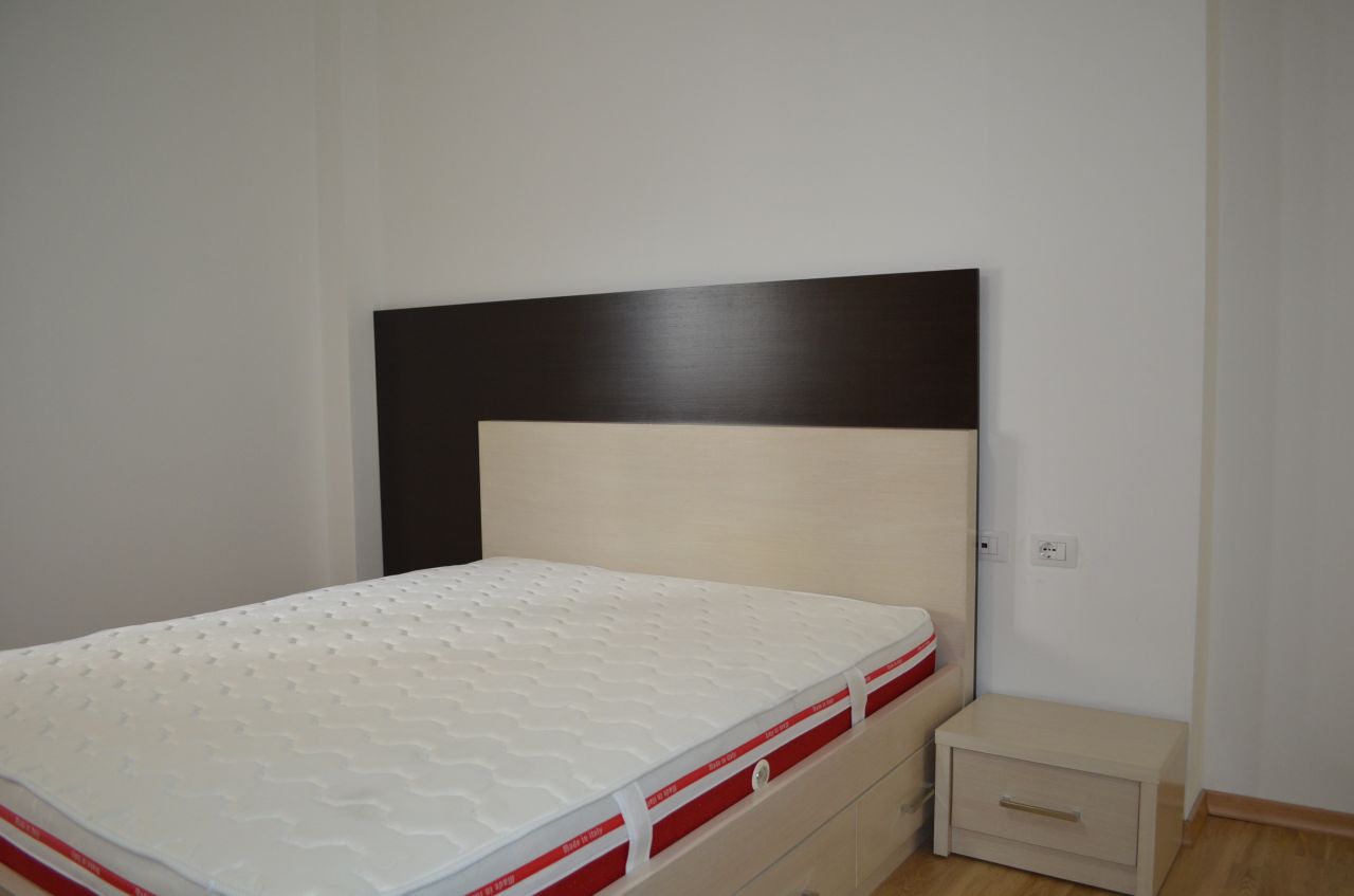 Appartamento con tre Camere da letto in Affitto a Tirana