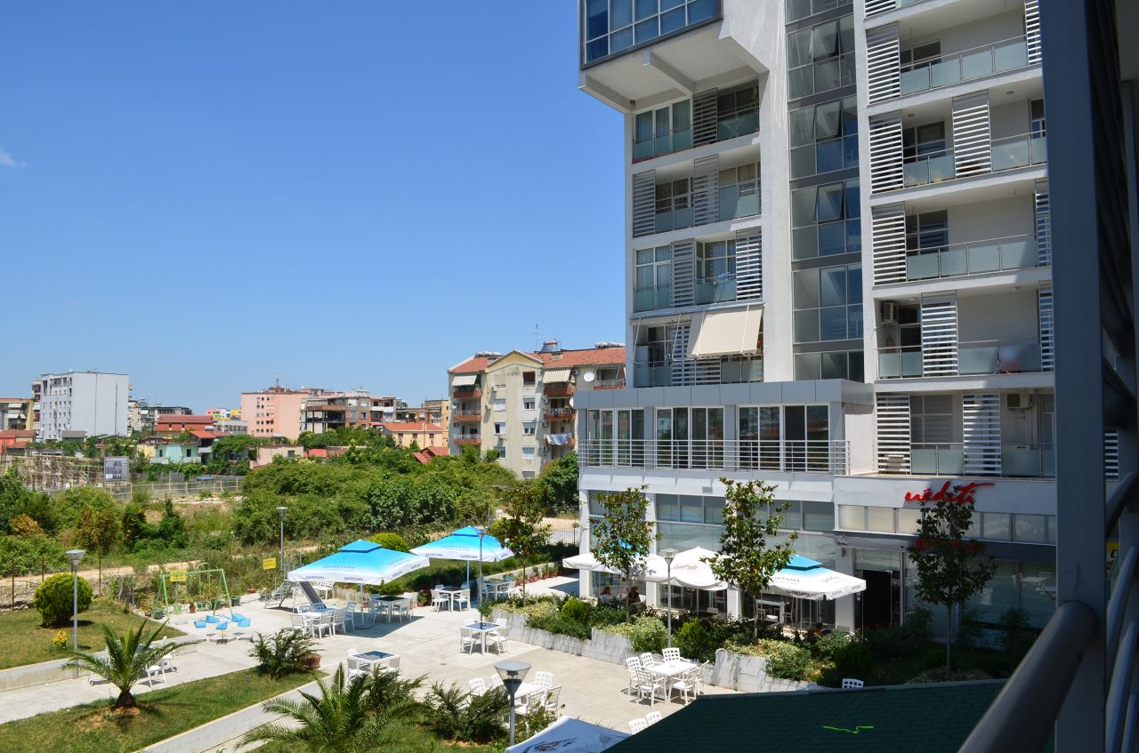 Albania Property Group oferuje ten urząd do wynajmu znajduje się w Tiranie.