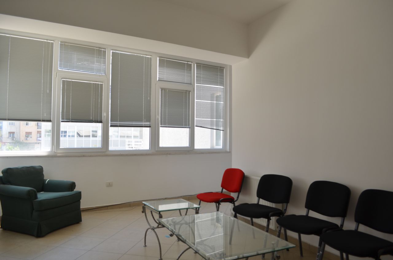 Ufficio in Affitto a Tirana
