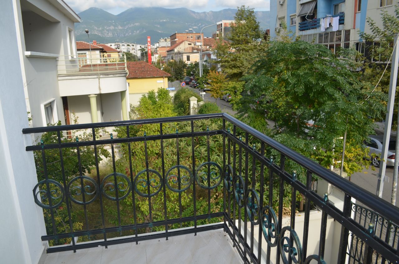 Villa kiadó Tirana, a Qemal Stafa utca.