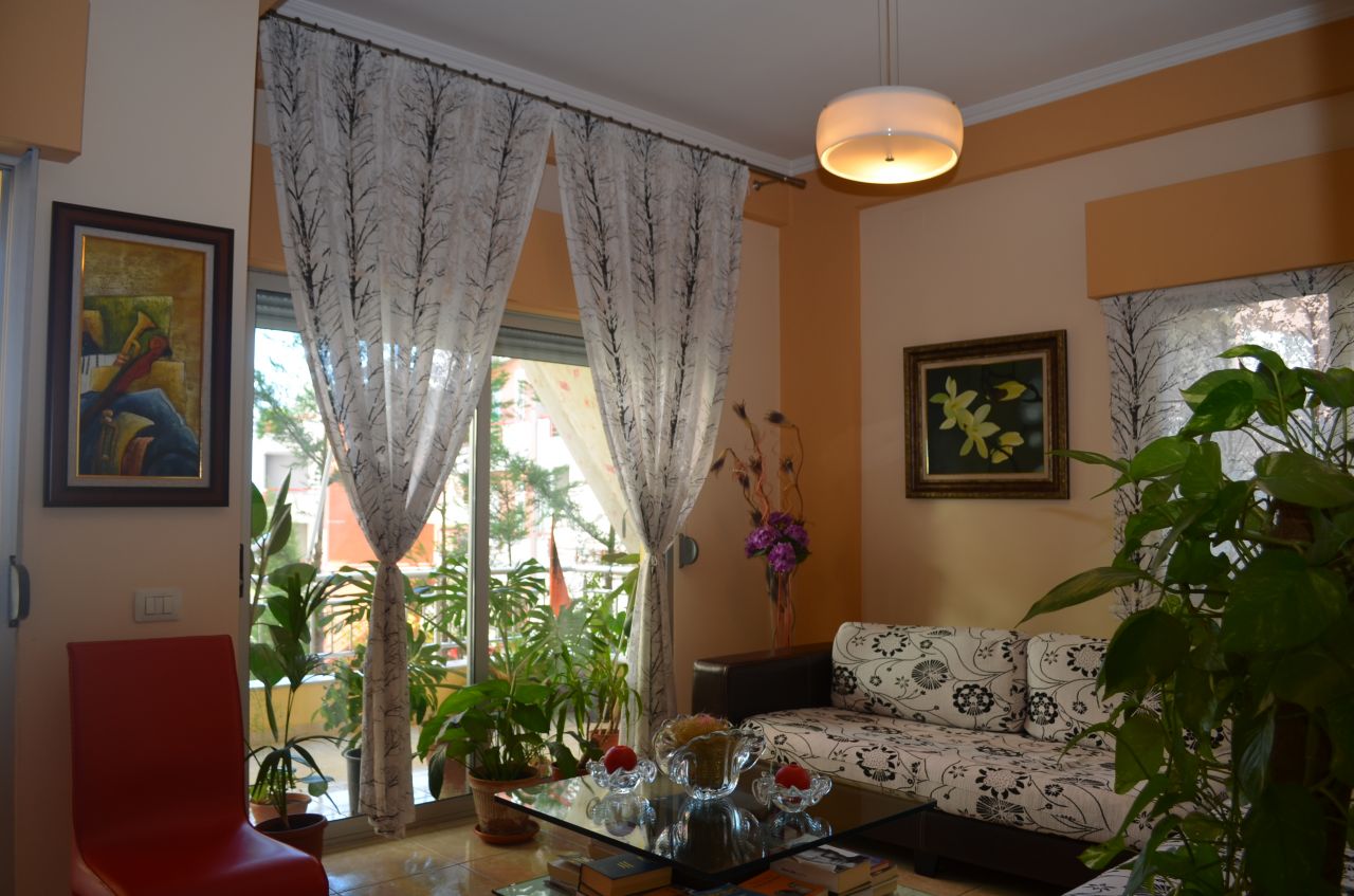 Affitta appartamenti a Tirana con due camere da letto vicino al lato del lago