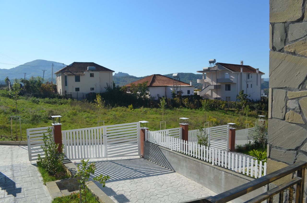 Villa in affitto a Tirana in ottime condizioni e un bel posto per vivere. Arredato o non arredato. 