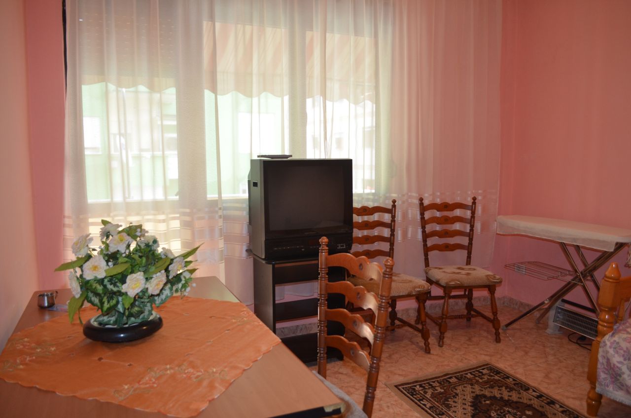 Apartament me qera ne zonen e bllokut ne  Tirane