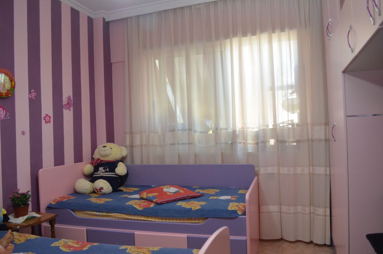 Apartament me tre dhoma gjumi ne Tirane