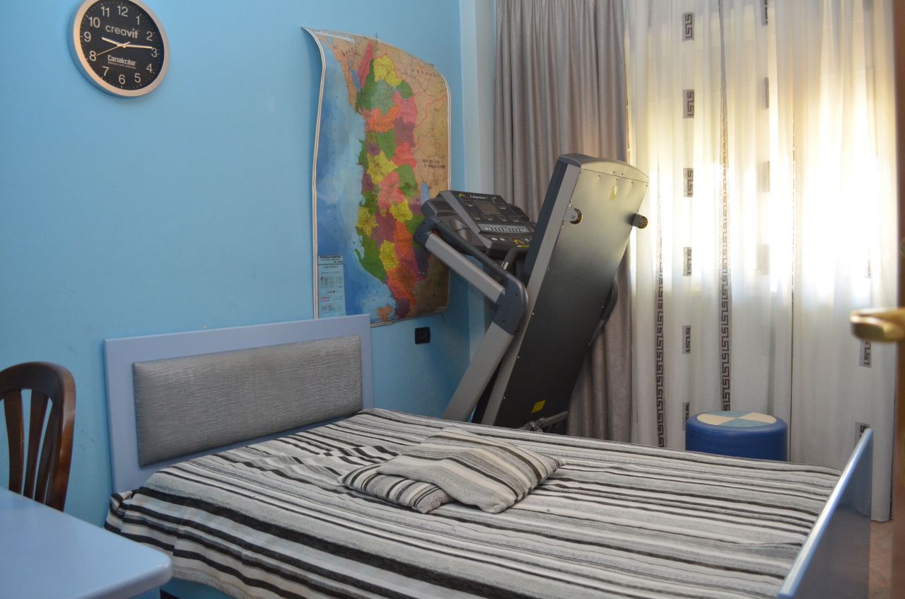 Appartamento con tre camere da letto in affitto a Tirana 