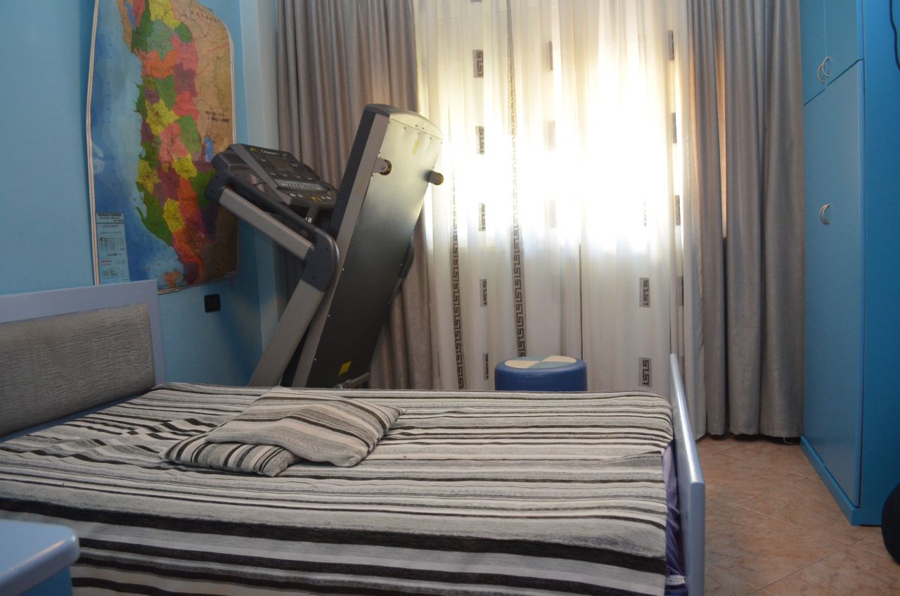 Apartament me tre dhoma gjumi me qera ne Tirane 