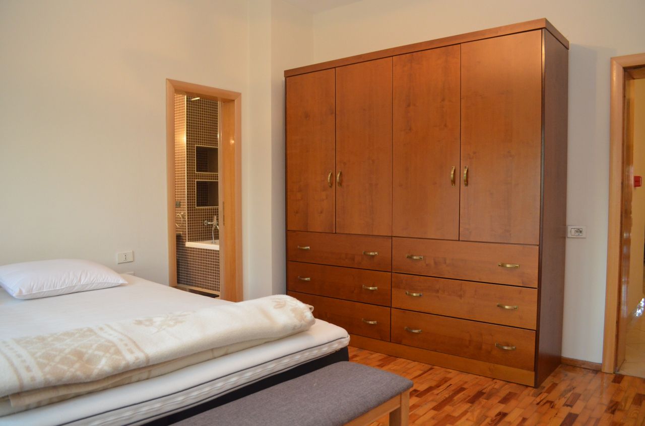 Apartament me tre dhoma gjumi ne Tirane 