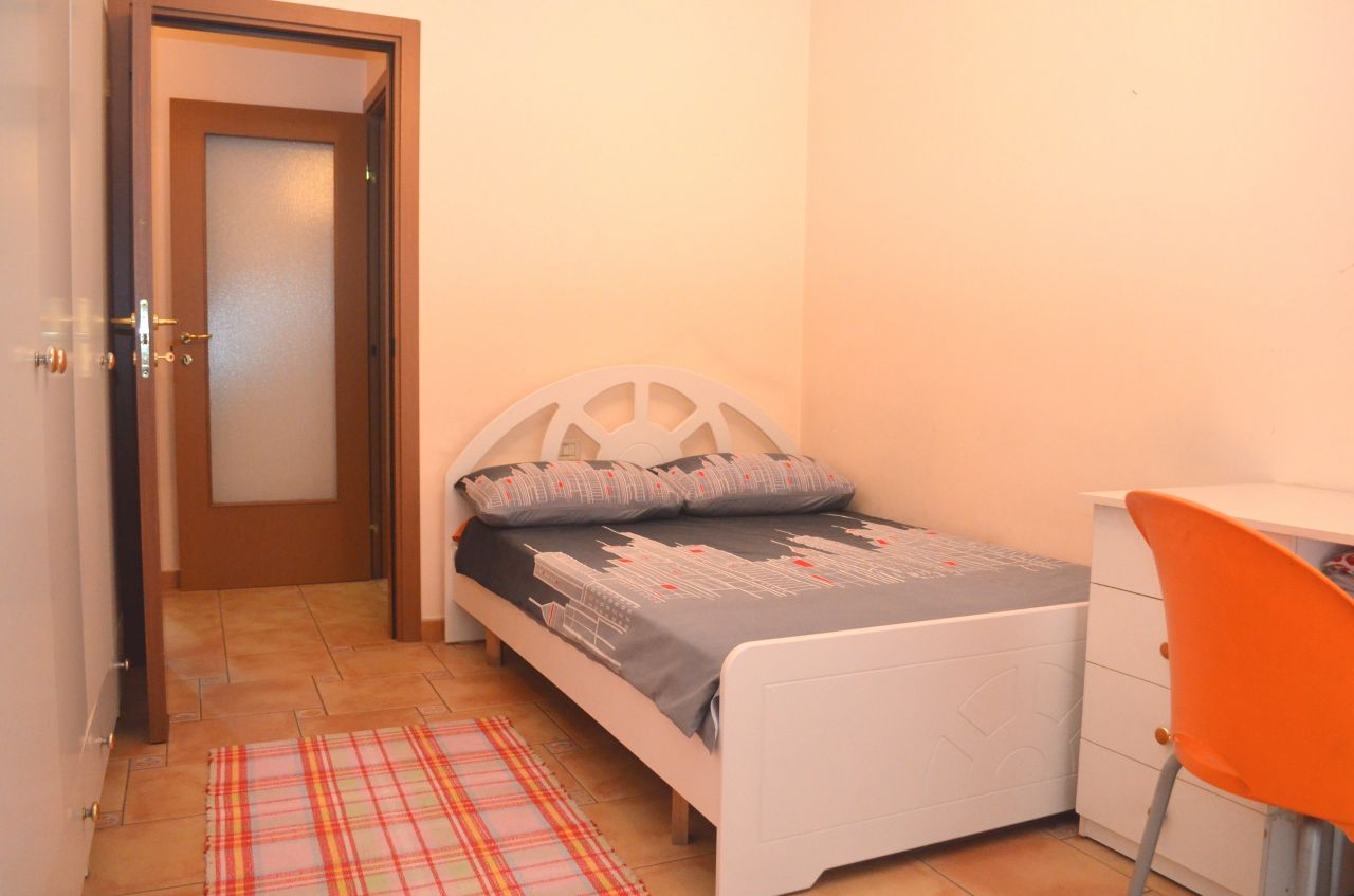 Appartamento a Tirana in affitto con due camere da letto confortevole bel posto per vivere