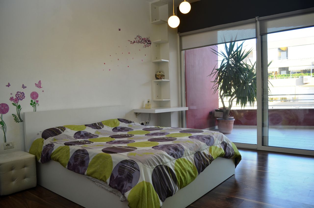 Apartament ne Tirane me Qira prane Kopeshtit Botanik dhe Liqenit Artificial