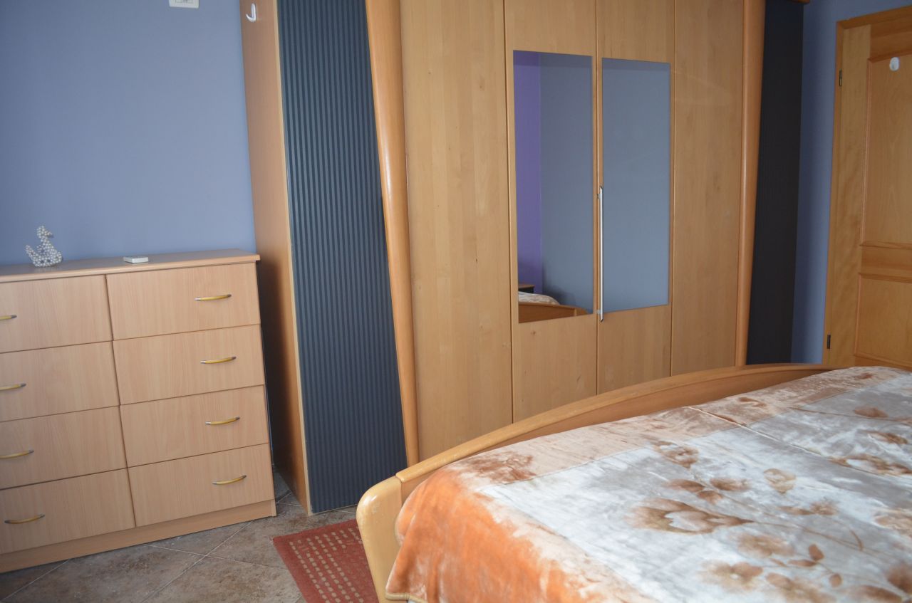 Appartamento in affitto a Tirana Blloku Area con due camere da letto e due balconi