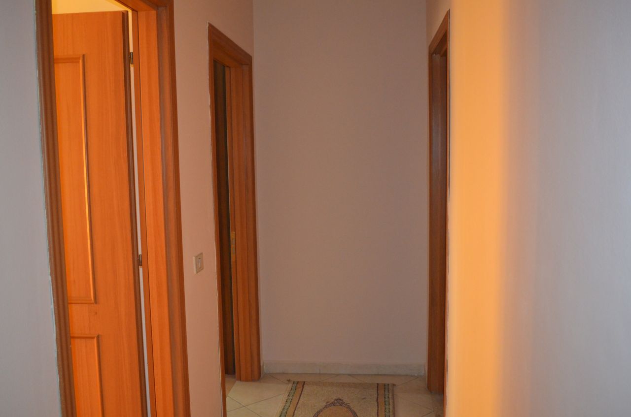 Appartamento in affitto a Tirana con due camere da letto. Completamente arredato e in un bel posto per vivere