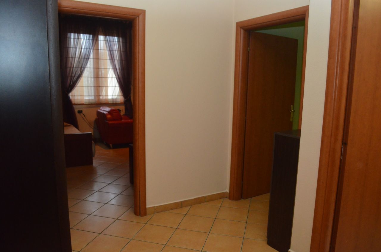 Appartamento in affitto a Tirana ben arredato con due camera da letto