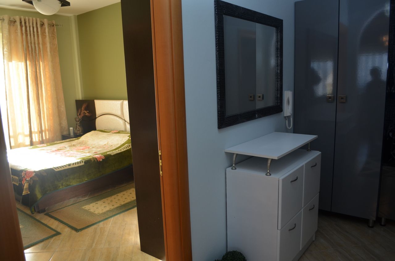 Appartamento in affitto a Tirana ben arredato due camere da letto. situato in una zona tranquilla