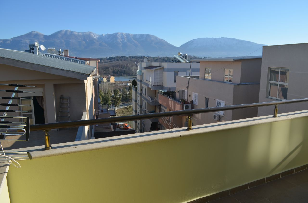 Appartamento in Affitto a Tirana con Due Camera di Letto