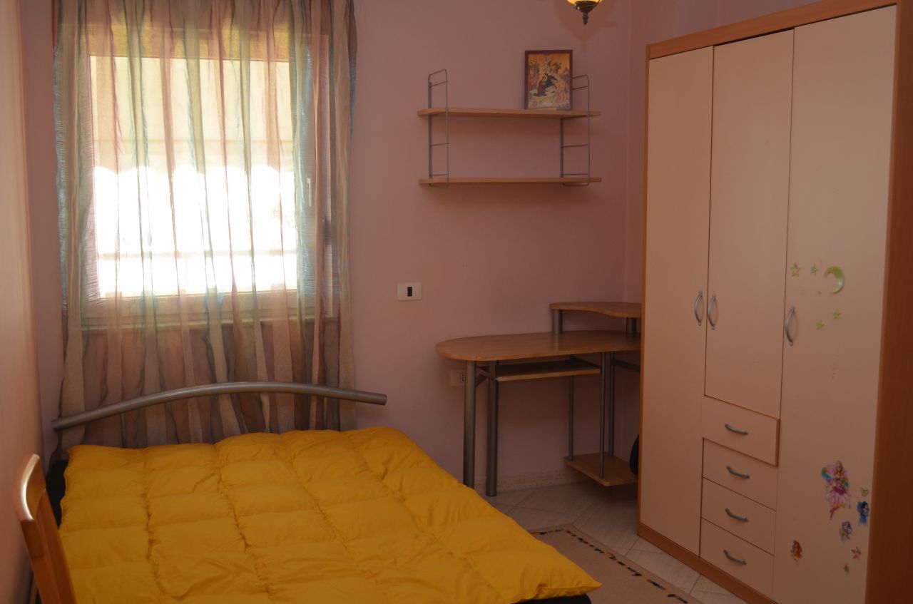 Appartamento in affitto a Tirana ben arredato due camere da letto