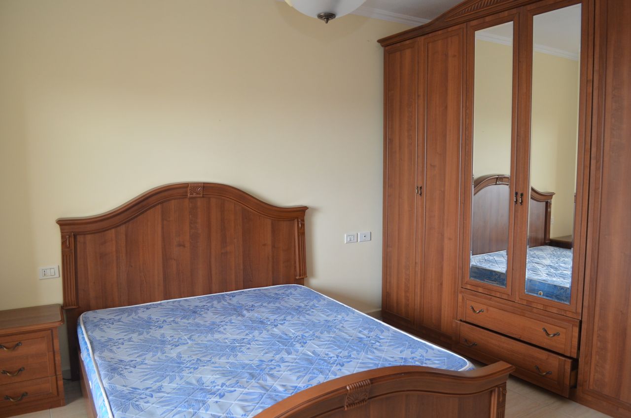Appartamento in affitto a Tirana con molto buon condizioni con due camere da letto