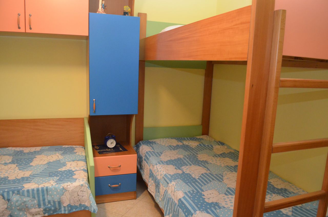 appartamento in affitto a tirana con due camere da letto completamente aredato