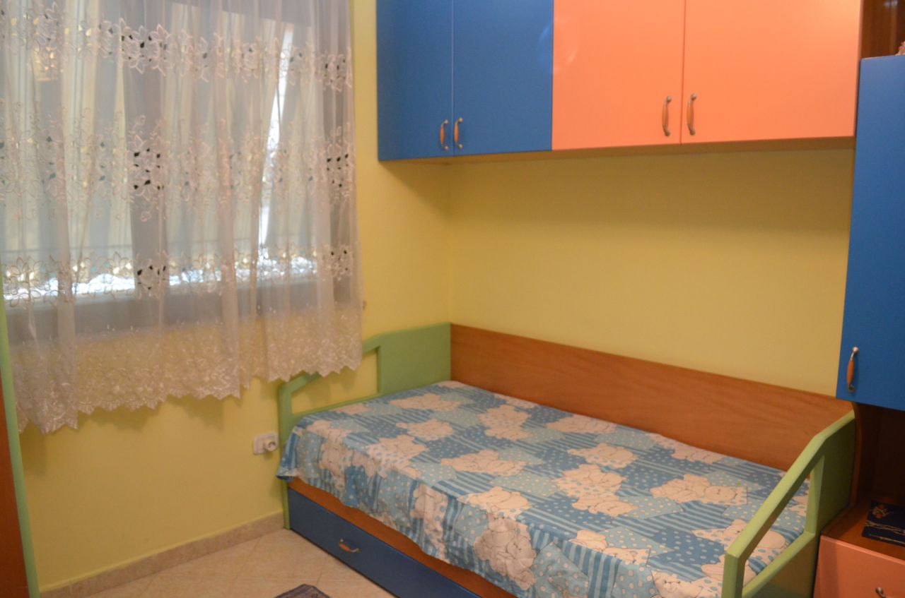 Apartament komod me dy dhoma gjumi me Qera ne Tirane