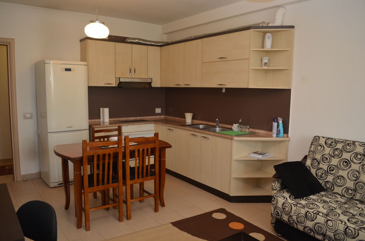 Apartament me qera ne Tirane me nje dhome gjumi dhe eshte plotesisht i mobiluar