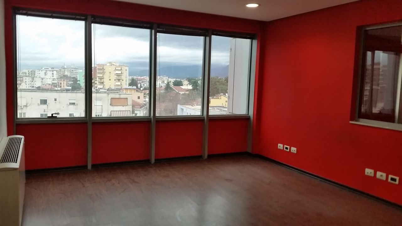 Ufficio in affitto a Via di Kavaja a Tirana