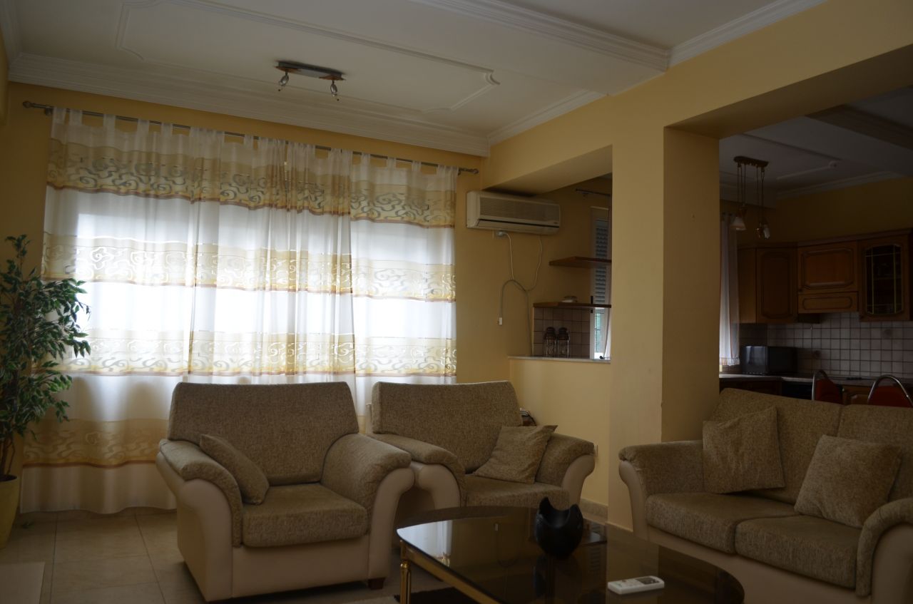 Appartamento in affito a Tirana, con tre camere da letto