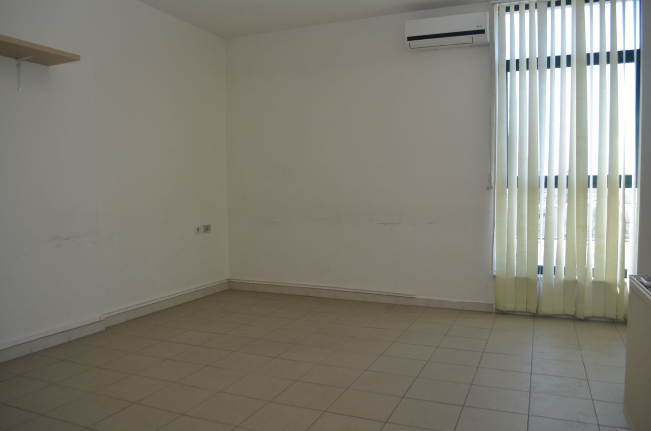 Ambiente per Uffici A Tirana in Affitto, a TVSH vicino di  Bloco Area. 