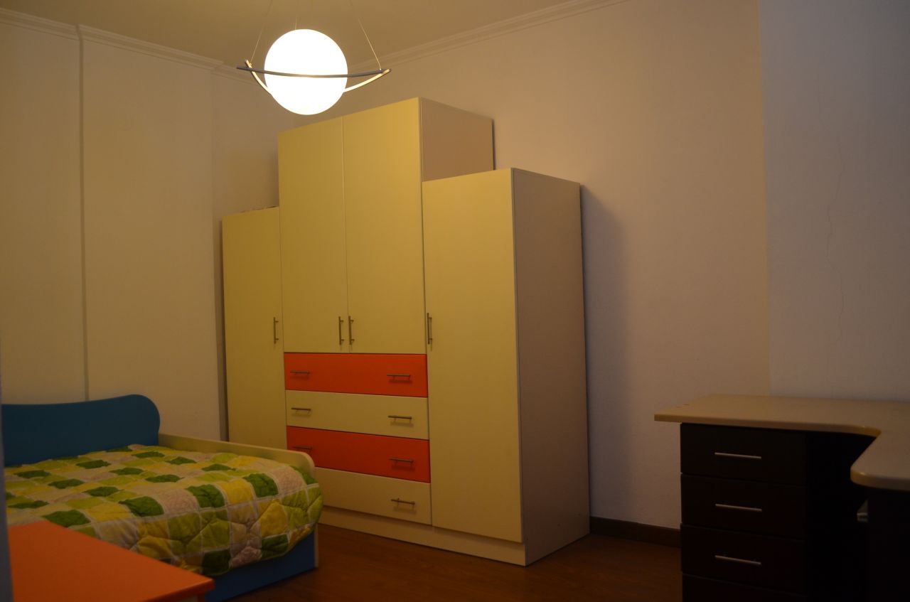 Appartamento in affito a Tirana, con due camere da letto.