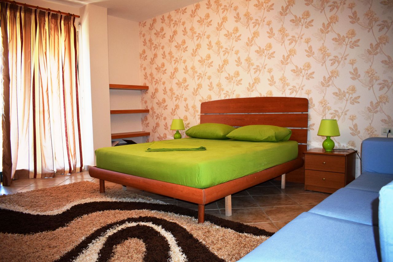 Appartamento con due camere da letto a Tirana in affitto. Situato in una zona molto appropriato a Tirana.
