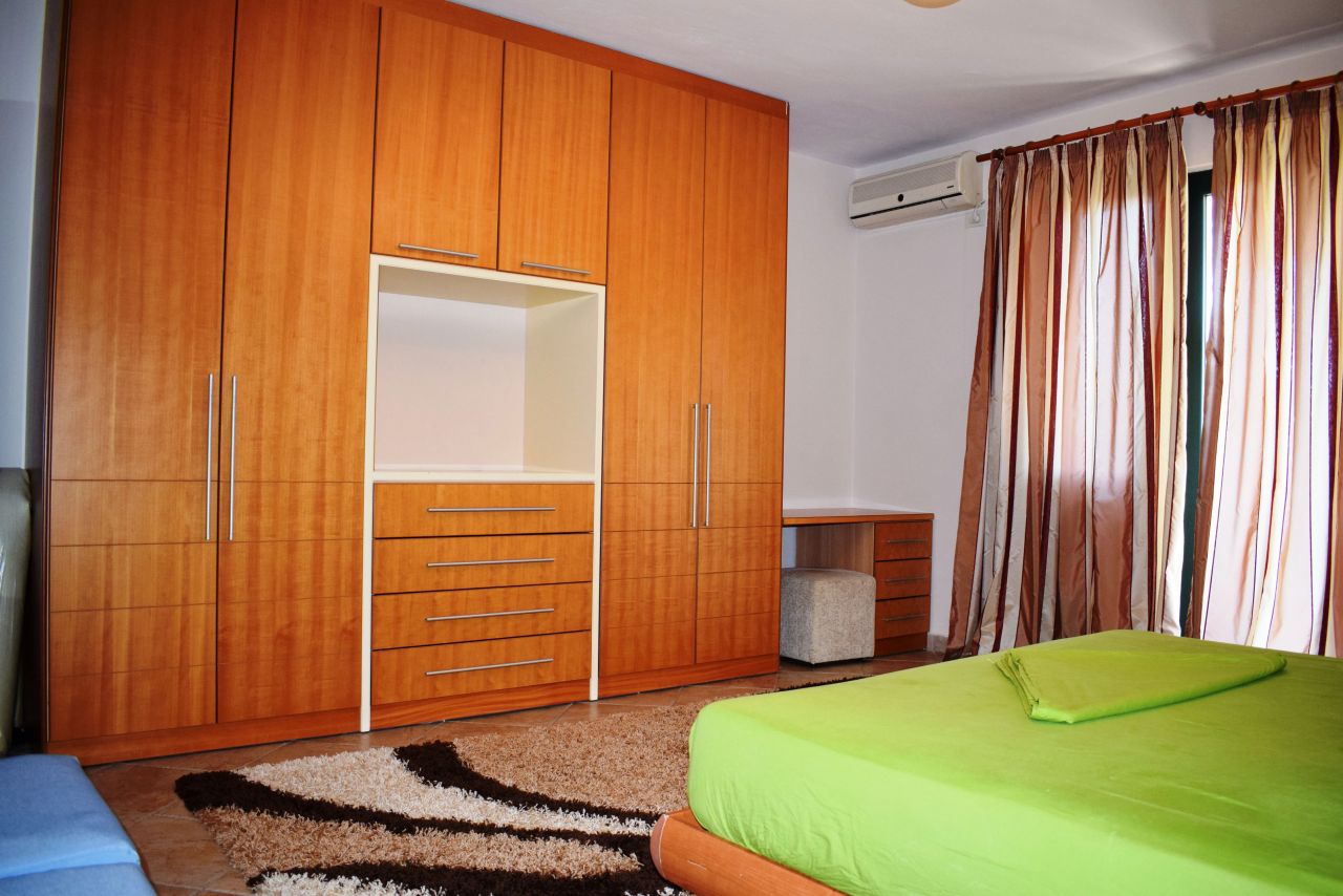 Apartament i rehatshem me dy dhoma me qira ne Tirane.