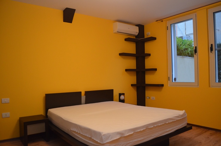 Apartament modern me tre dhoma gjumi, ne Tirane me qira. Apartament me qira tek Kopshti Botanik.
