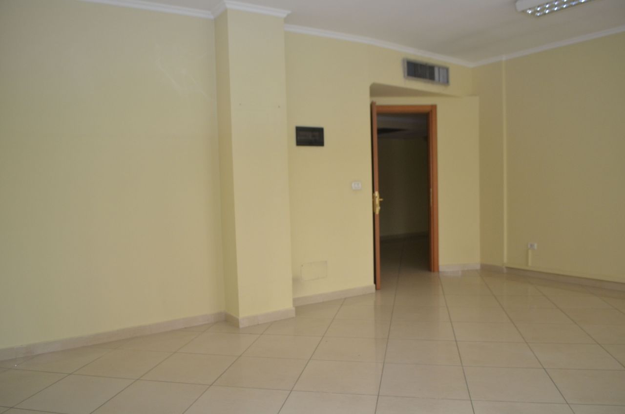 Grande Office Space in affitto a Tirana . Ufficio con 9 camere