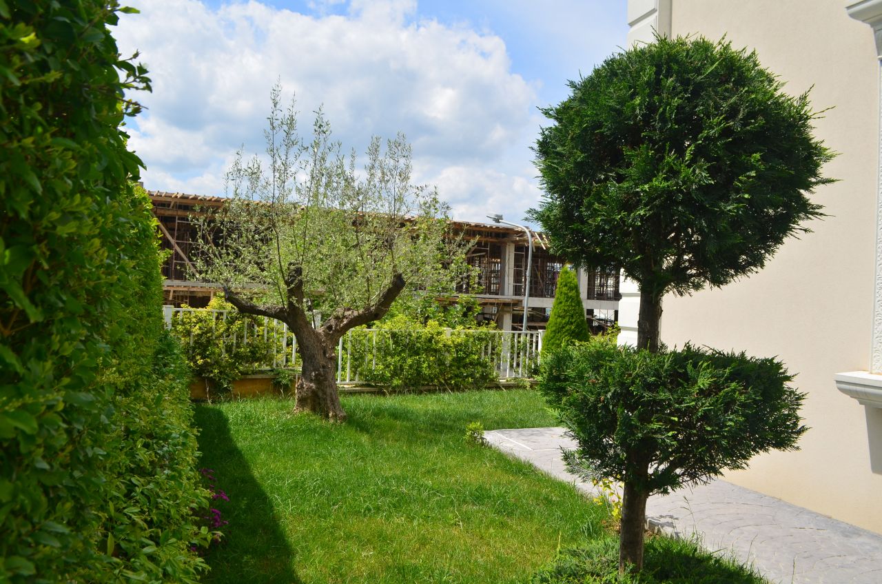 Bella villa in affitto nella periferia di Tirana