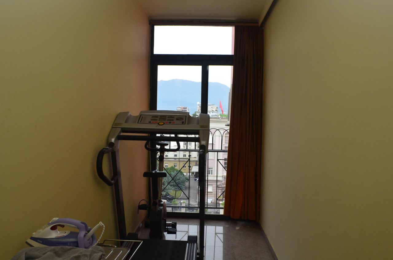 Appartamento  Spazioso con tre camere  da letto  in affitto, nell area di Bllocco, a Tirana