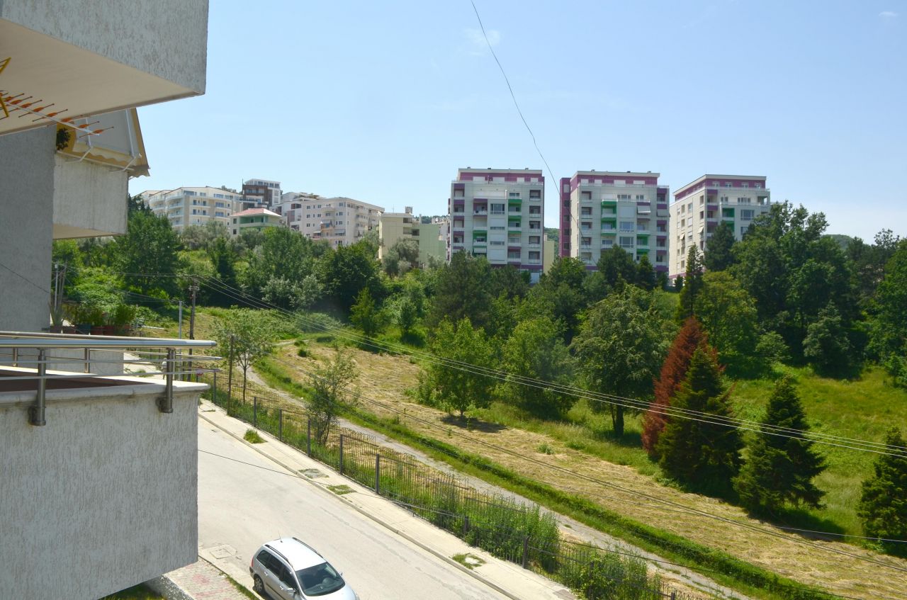 Apparamento in affito a Tirana. Apartamento con tre camere da letto