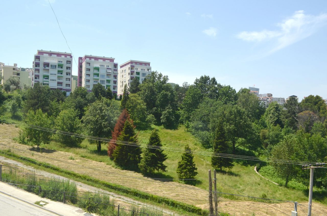 Apparamento in affito a Tirana. Apartamento con tre camere da letto