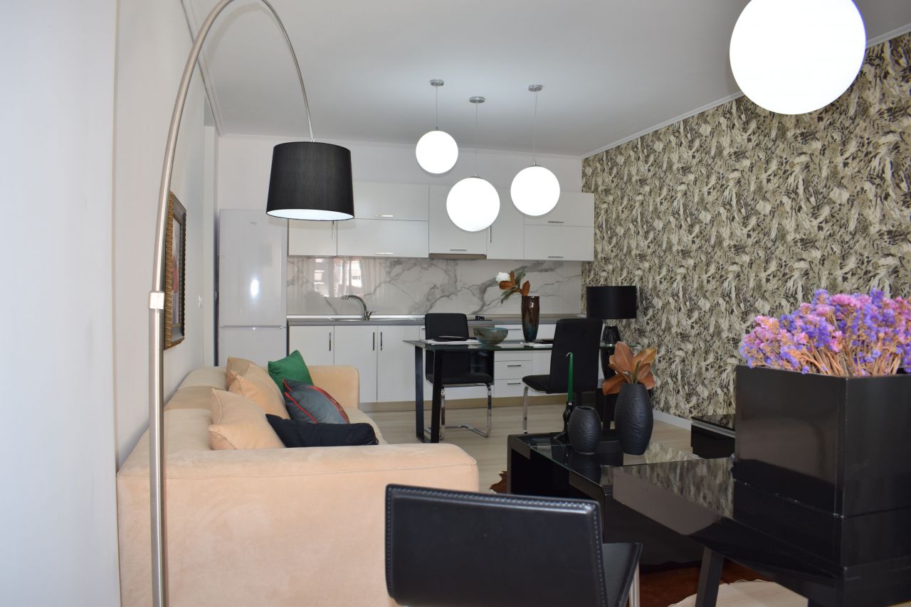 Apartament modern me nje dhome gjumi me qira ne Tirane. Apartament totalisht i mobiluar