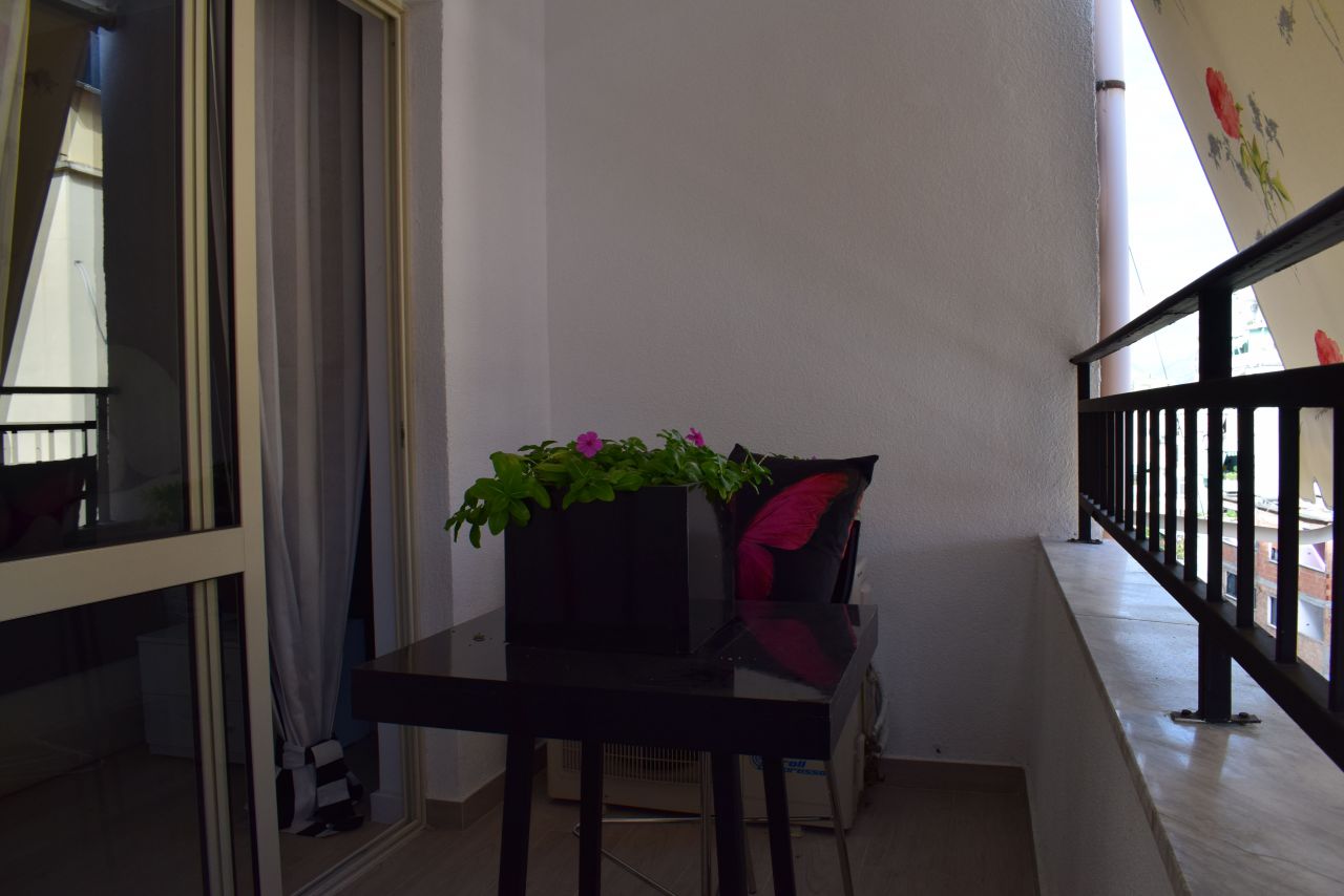 Apartament modern me nje dhome gjumi me qira ne Tirane. Apartament totalisht i mobiluar