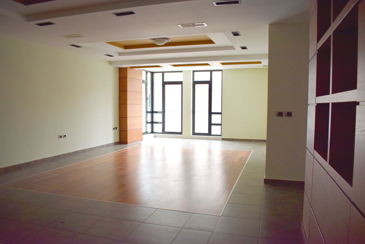 Grande spazio per ufficio in affitto nella  zona di Blloku, a Tirana.