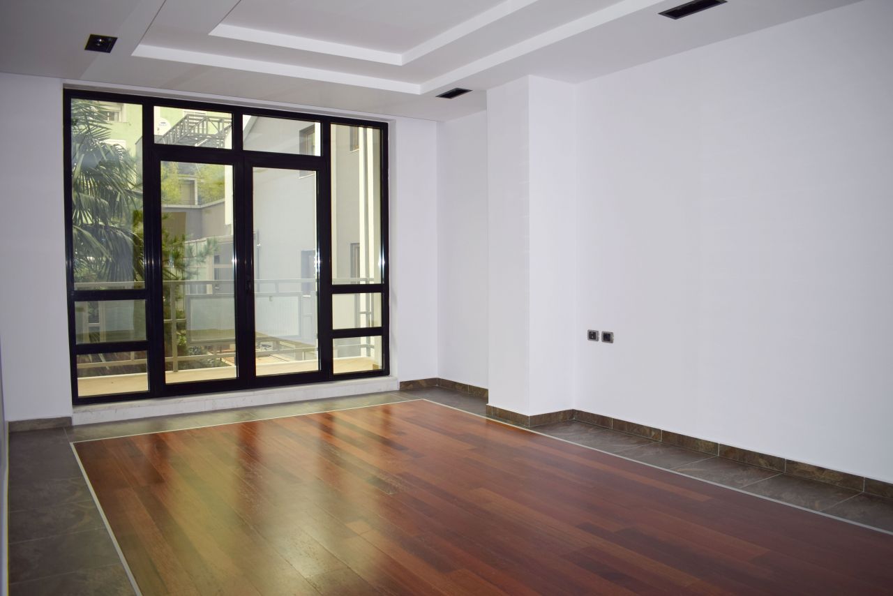 Grande spazio per ufficio in affitto nella  zona di Blloku, a Tirana.