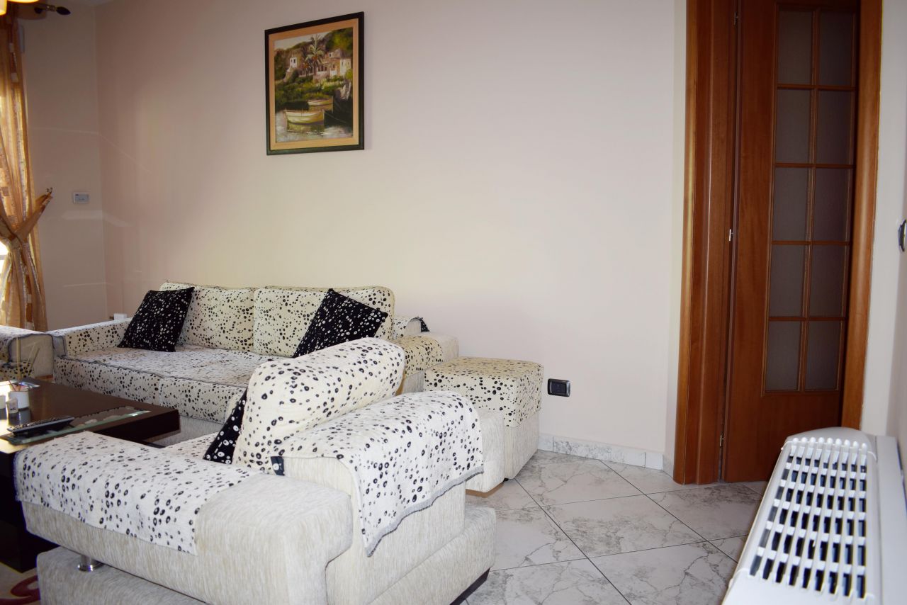 Appartamento a Tirna con Due Camere da Letto in Affitto Vicino Blloku 