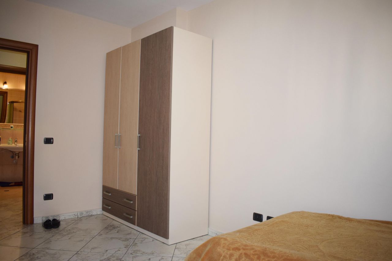Appartamento a Tirna con Due Camere da Letto in Affitto Vicino Blloku 
