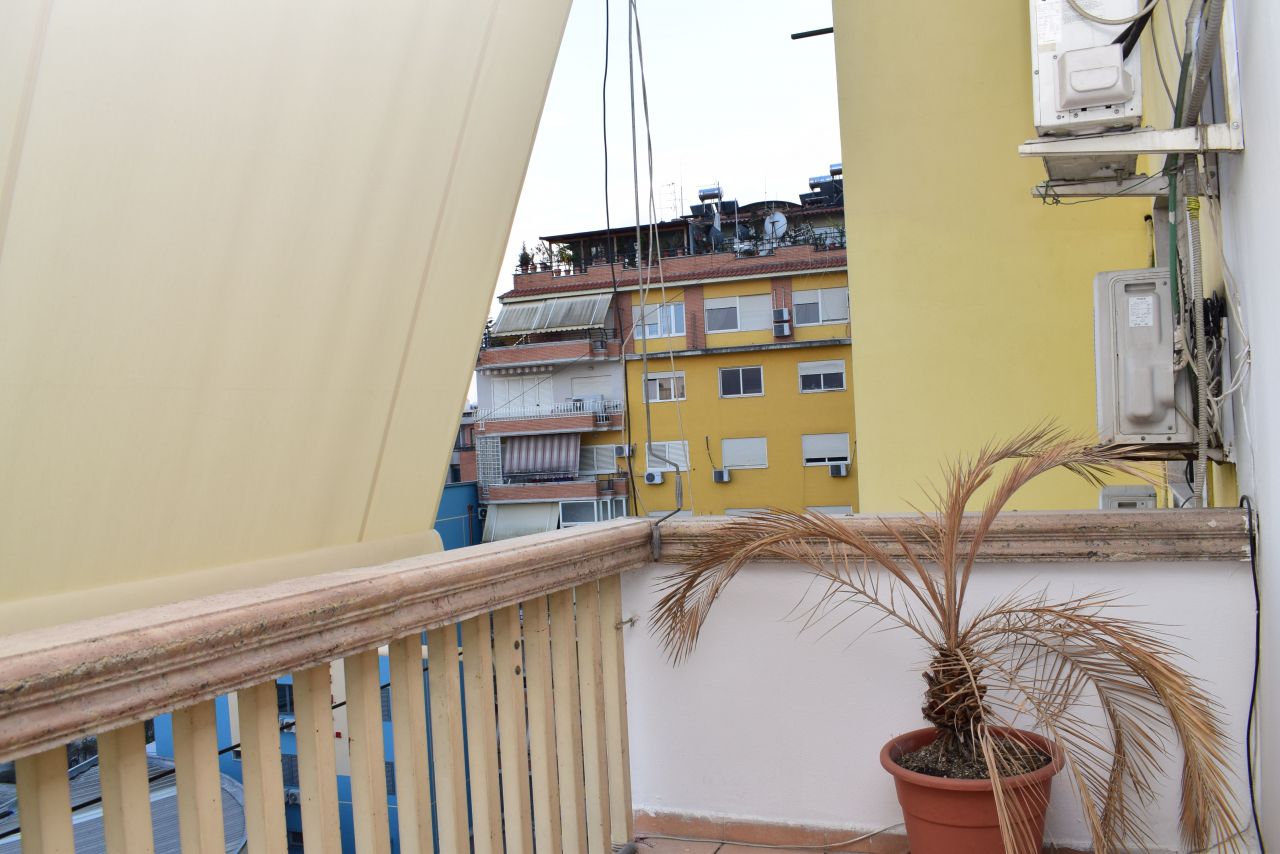 Apartament me dy dhoma gjumi me qira afer bulevardit kryesor te Tiranes 
