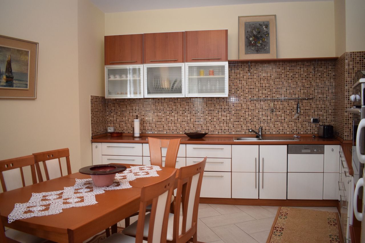 Apartment in Tirana for Rent with great view over  the grand park 