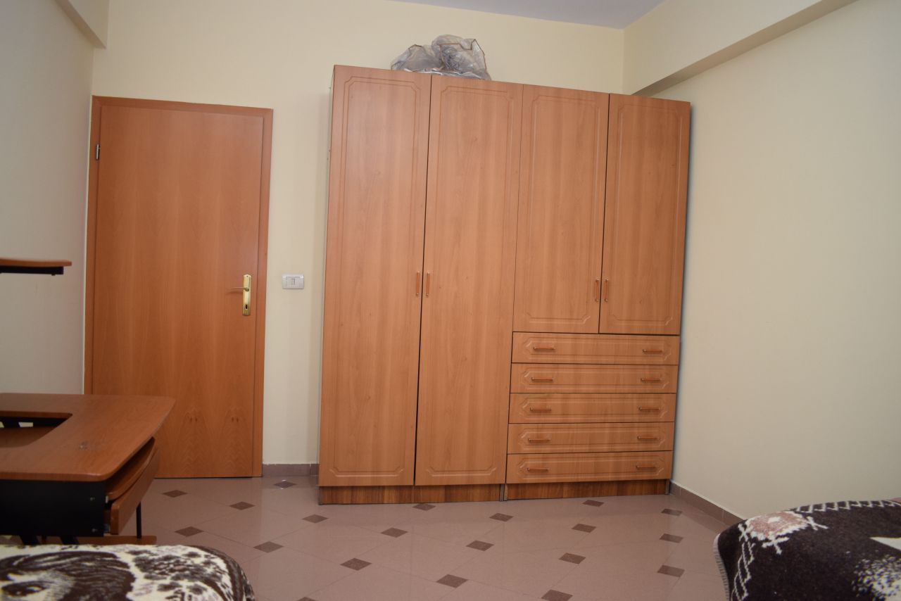 Apartament me dy dhoma gjumi me qira ne Tirane