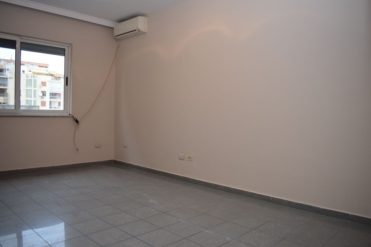 Office space with three rooms for rent in Tirana